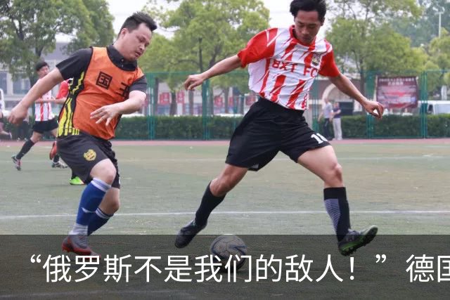 “俄罗斯不是我们的敌人！”德国上百座城市爆发抗议，学生掀桌了